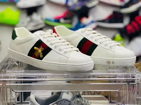 tenis gucci abeja hombre